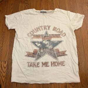 MUMU “COUNTRY ROAD TAKE ME HOME” GRAPHIC TEE ⭐️🤍